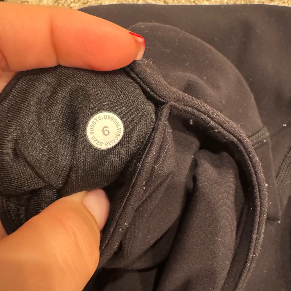 Lululemon black align joggers size 6 - Picture 6 of 6